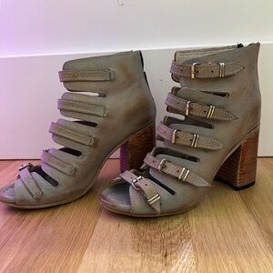 Freebird Topaz bootie sandal size 7 color Smoke